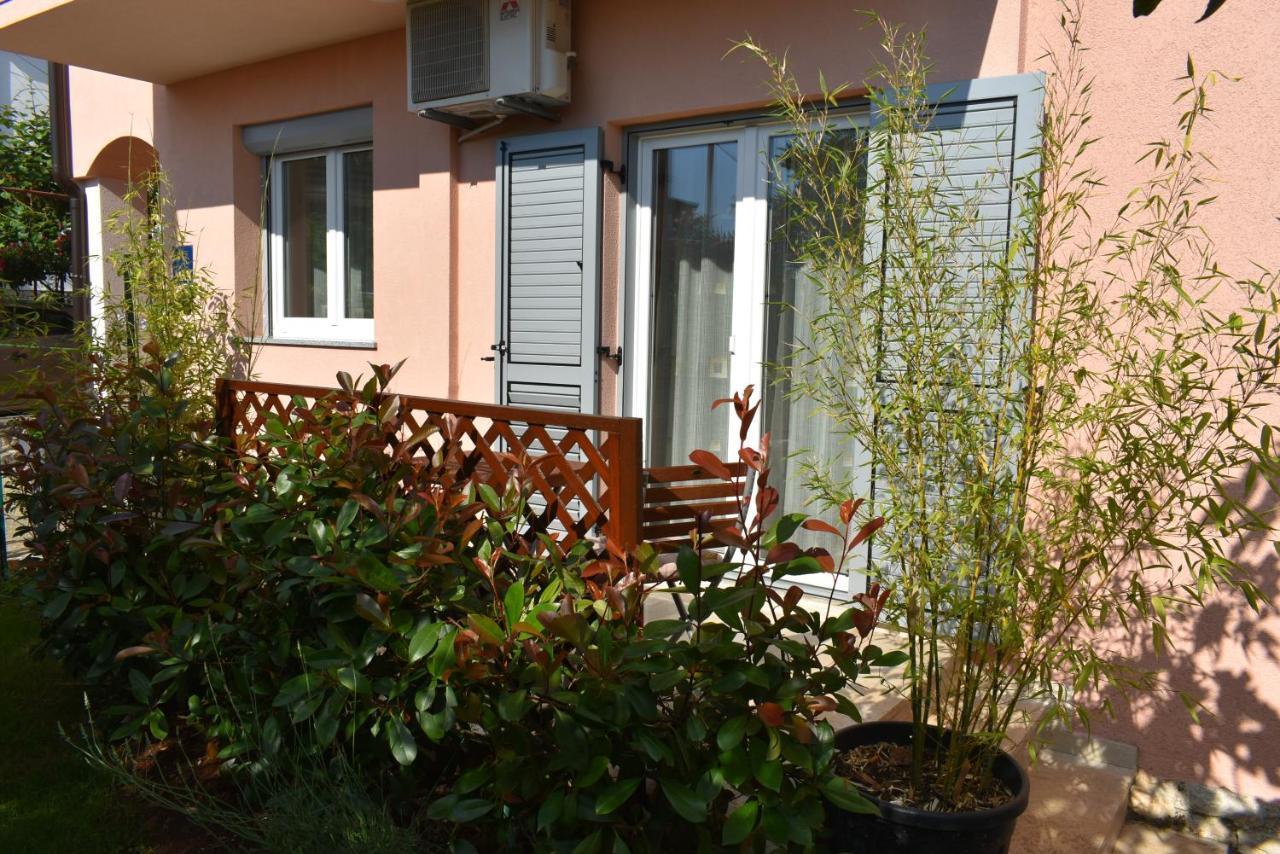 Studio Max With Parking Rovinj Buitenkant foto