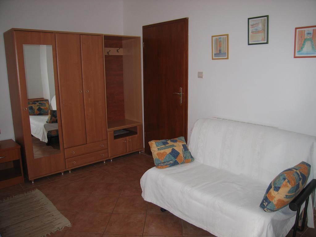 Studio Max With Parking Rovinj Buitenkant foto